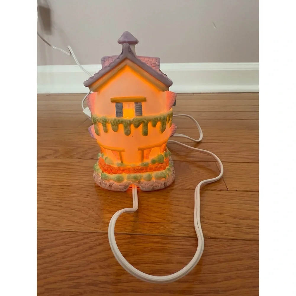 Beachwood Ltd. Vintage 1993 Hand Painted Porcelain Easter Lighted House - NIB
